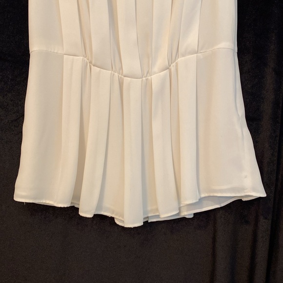 Banana Republic top, size 4, cinched waist, pleated tank top - Picture 3 of 9
